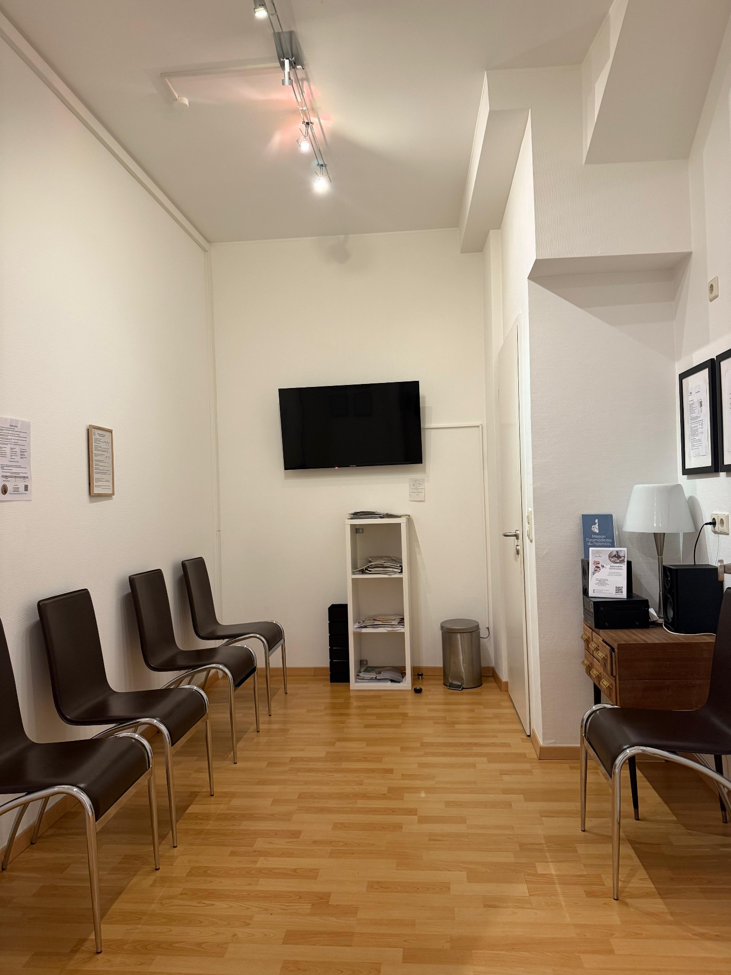 Salle d'attente — Un espace confortable pour patienter avant votre consultation.