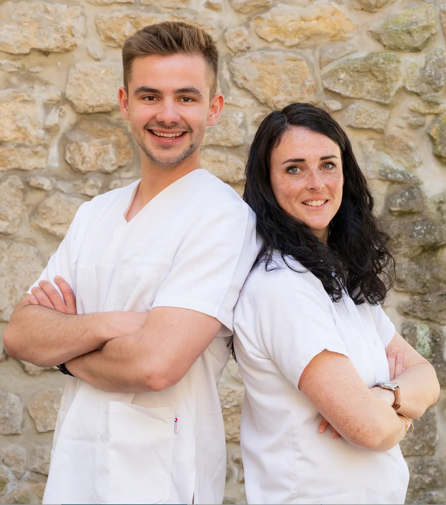 Laure Grande und Victor Van Espen, Osteopath·innen bei der Maison Paramédicale du Pafendall